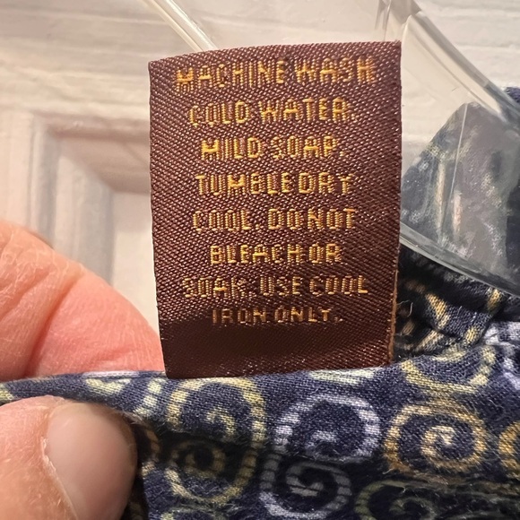 Tori Richard High End casual button front shirt. Size XL - Picture 6 of 6